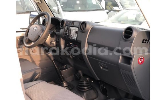 Hividy Toyota Land Cruiser fotsy Car in Import - Dubai in Diana Hividy Toyota Land Cruiser fotsy Car in Import - Dubai in Diana