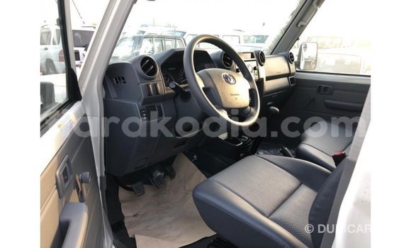 Hividy Toyota Land Cruiser fotsy Car in Import - Dubai in Diana Hividy Toyota Land Cruiser fotsy Car in Import - Dubai in Diana