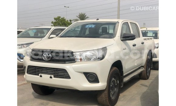 Acheter Import Voiture Toyota Hilux Blanc à Import - Dubai, Diana Acheter Import Voiture Toyota Hilux Blanc à Import - Dubai, Diana