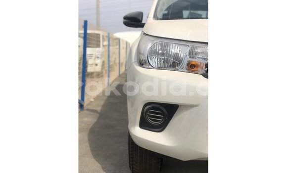 Acheter Import Voiture Toyota Hilux Blanc à Import - Dubai, Diana Acheter Import Voiture Toyota Hilux Blanc à Import - Dubai, Diana