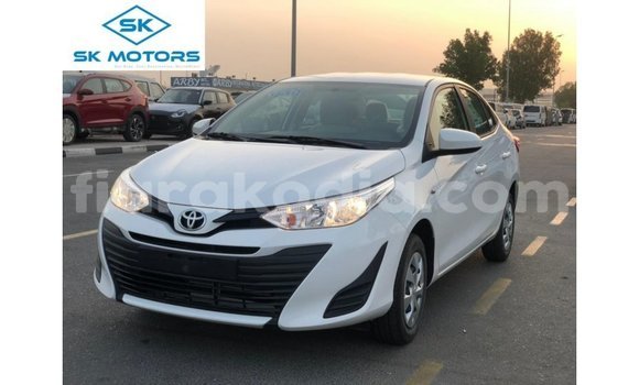 Buy Import Toyota DA White Truck in Import - Dubai in Diana