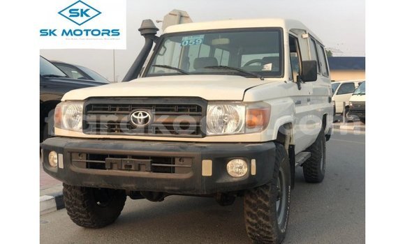 Buy Import Toyota Land Cruiser White Car in Import - Dubai in Diana