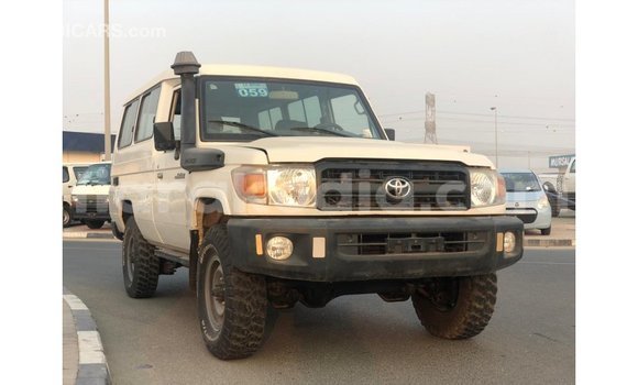 Hividy Toyota Land Cruiser fotsy Car in Import - Dubai in Diana Hividy Toyota Land Cruiser fotsy Car in Import - Dubai in Diana