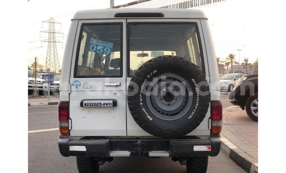 Hividy Toyota Land Cruiser fotsy Car in Import - Dubai in Diana Hividy Toyota Land Cruiser fotsy Car in Import - Dubai in Diana
