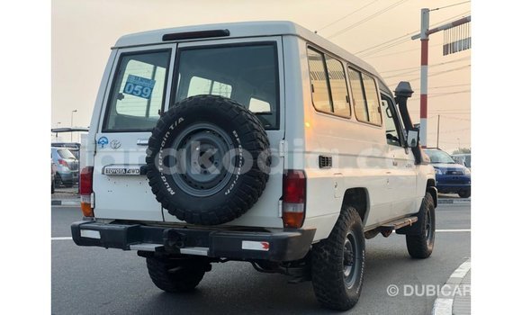 Hividy Toyota Land Cruiser fotsy Car in Import - Dubai in Diana Hividy Toyota Land Cruiser fotsy Car in Import - Dubai in Diana