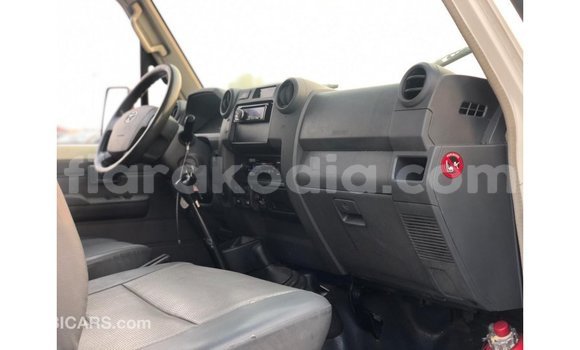 Hividy Toyota Land Cruiser fotsy Car in Import - Dubai in Diana Hividy Toyota Land Cruiser fotsy Car in Import - Dubai in Diana