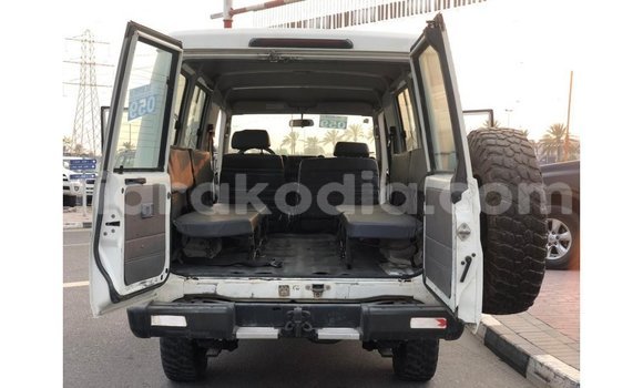 Hividy Toyota Land Cruiser fotsy Car in Import - Dubai in Diana Hividy Toyota Land Cruiser fotsy Car in Import - Dubai in Diana