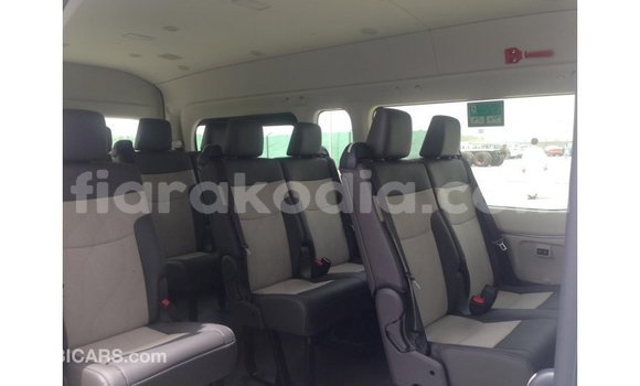 Hividy Toyota Hiace fotsy Car in Import - Dubai in Diana Hividy Toyota Hiace fotsy Car in Import - Dubai in Diana