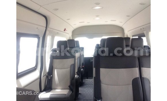 Hividy Toyota Hiace fotsy Car in Import - Dubai in Diana Hividy Toyota Hiace fotsy Car in Import - Dubai in Diana