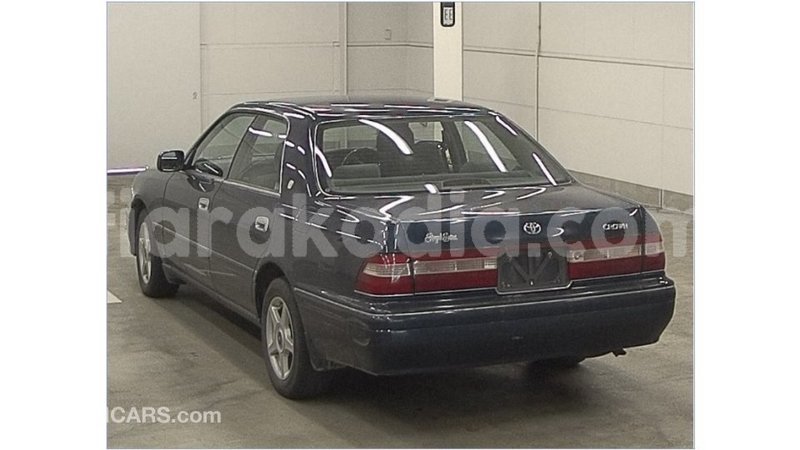 Big with watermark toyota crown diana import dubai 6230