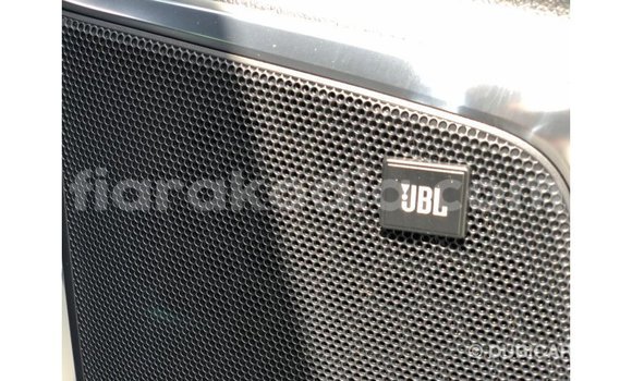 Acheter Import Voiture Toyota Alphard Blanc à Import - Dubai, Diana Acheter Import Voiture Toyota Alphard Blanc à Import - Dubai, Diana