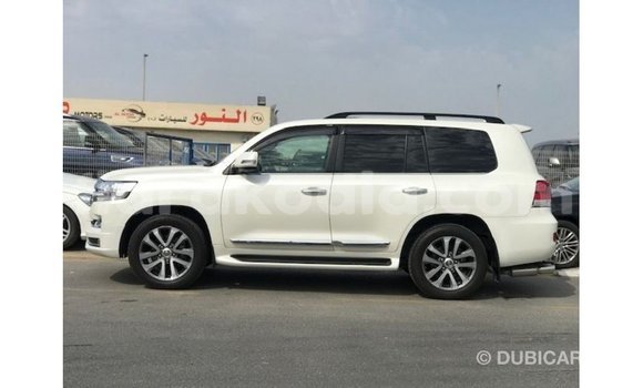Acheter Import Voiture Toyota Land Cruiser Blanc à Import - Dubai, Diana Acheter Import Voiture Toyota Land Cruiser Blanc à Import - Dubai, Diana