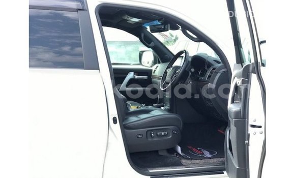 Acheter Import Voiture Toyota Land Cruiser Blanc à Import - Dubai, Diana Acheter Import Voiture Toyota Land Cruiser Blanc à Import - Dubai, Diana