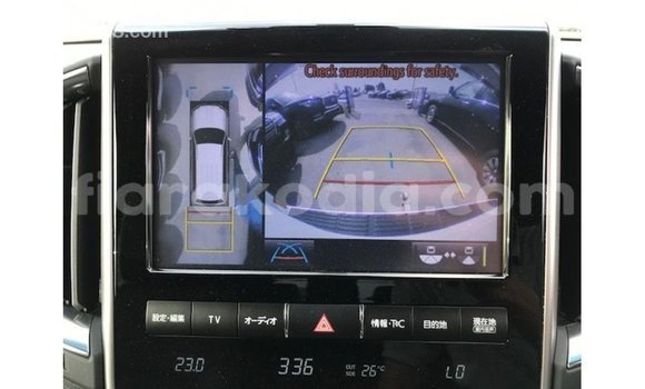 Acheter Import Voiture Toyota Land Cruiser Blanc à Import - Dubai, Diana Acheter Import Voiture Toyota Land Cruiser Blanc à Import - Dubai, Diana