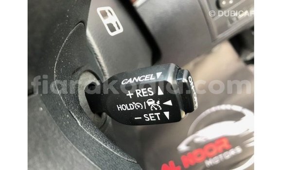 Acheter Import Voiture Toyota Land Cruiser Blanc à Import - Dubai, Diana Acheter Import Voiture Toyota Land Cruiser Blanc à Import - Dubai, Diana