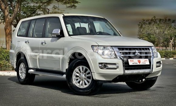 Acheter Import Voiture Mitsubishi Pajero Blanc à Import - Dubai, Diana