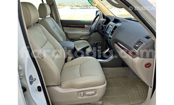 Acheter Import Voiture Toyota Prado Blanc à Import - Dubai, Diana Acheter Import Voiture Toyota Prado Blanc à Import - Dubai, Diana