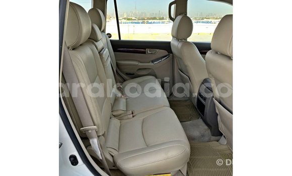 Acheter Import Voiture Toyota Prado Blanc à Import - Dubai, Diana Acheter Import Voiture Toyota Prado Blanc à Import - Dubai, Diana