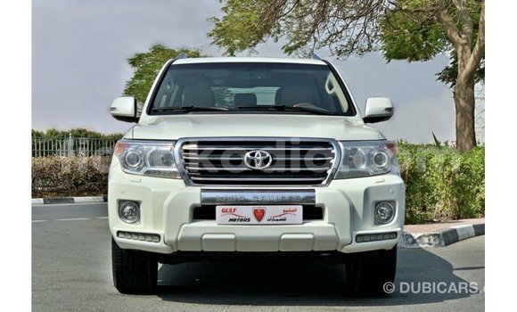 Acheter Import Voiture Toyota Land Cruiser Blanc à Import - Dubai, Diana Acheter Import Voiture Toyota Land Cruiser Blanc à Import - Dubai, Diana