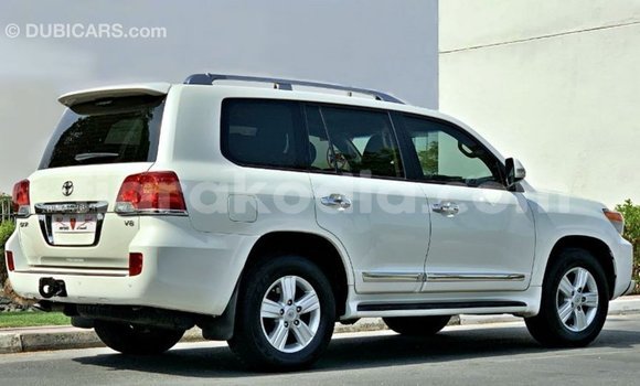 Acheter Import Voiture Toyota Land Cruiser Blanc à Import - Dubai, Diana Acheter Import Voiture Toyota Land Cruiser Blanc à Import - Dubai, Diana