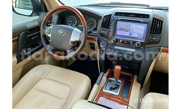 Acheter Import Voiture Toyota Land Cruiser Blanc à Import - Dubai, Diana Acheter Import Voiture Toyota Land Cruiser Blanc à Import - Dubai, Diana