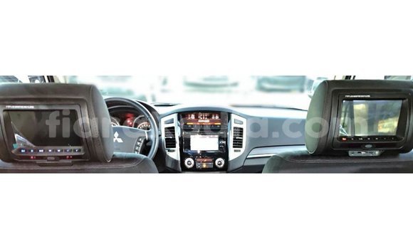 Acheter Import Voiture Mitsubishi Pajero Blanc à Import - Dubai, Diana Acheter Import Voiture Mitsubishi Pajero Blanc à Import - Dubai, Diana