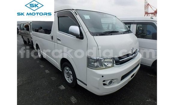 Acheter Import Voiture Toyota Regius Blanc à Import - Dubai, Diana