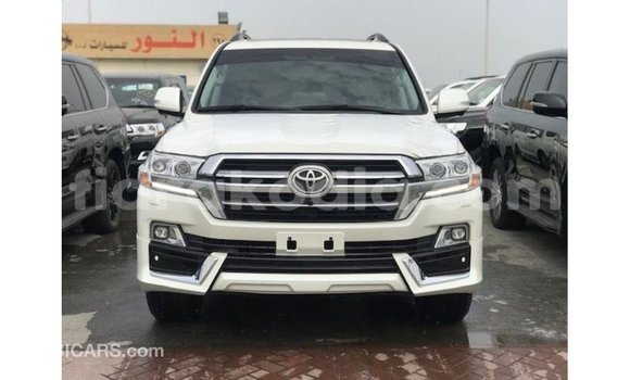 Acheter Import Voiture Toyota Land Cruiser Blanc à Import - Dubai, Diana Acheter Import Voiture Toyota Land Cruiser Blanc à Import - Dubai, Diana