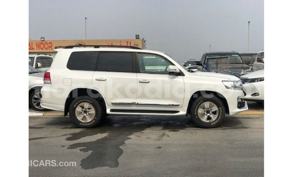 Acheter Import Voiture Toyota Land Cruiser Blanc à Import - Dubai, Diana Acheter Import Voiture Toyota Land Cruiser Blanc à Import - Dubai, Diana