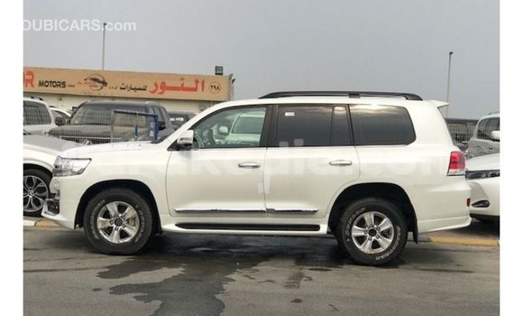 Acheter Import Voiture Toyota Land Cruiser Blanc à Import - Dubai, Diana Acheter Import Voiture Toyota Land Cruiser Blanc à Import - Dubai, Diana
