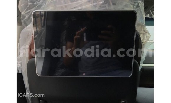 Acheter Import Voiture Toyota Land Cruiser Blanc à Import - Dubai, Diana Acheter Import Voiture Toyota Land Cruiser Blanc à Import - Dubai, Diana