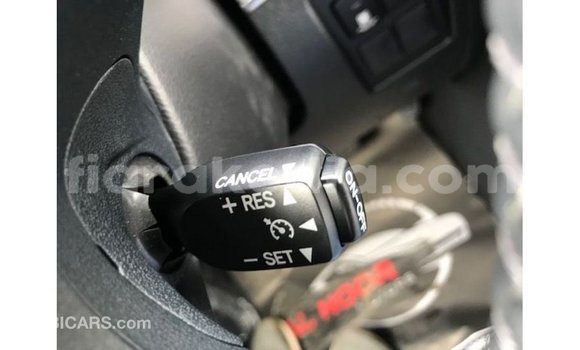 Acheter Import Voiture Toyota Land Cruiser Blanc à Import - Dubai, Diana Acheter Import Voiture Toyota Land Cruiser Blanc à Import - Dubai, Diana