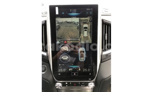 Acheter Import Voiture Toyota Land Cruiser Blanc à Import - Dubai, Diana Acheter Import Voiture Toyota Land Cruiser Blanc à Import - Dubai, Diana