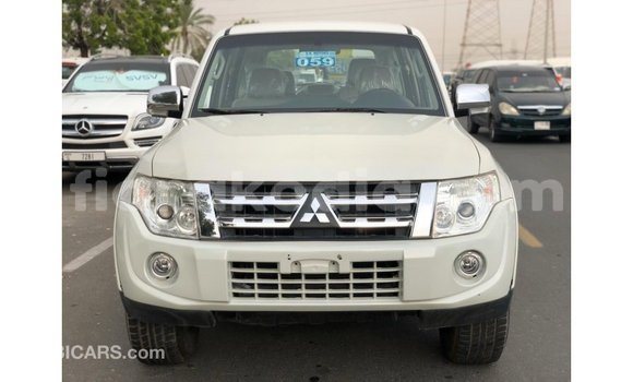 Acheter Import Voiture Mitsubishi Pajero Blanc à Import - Dubai, Diana Acheter Import Voiture Mitsubishi Pajero Blanc à Import - Dubai, Diana