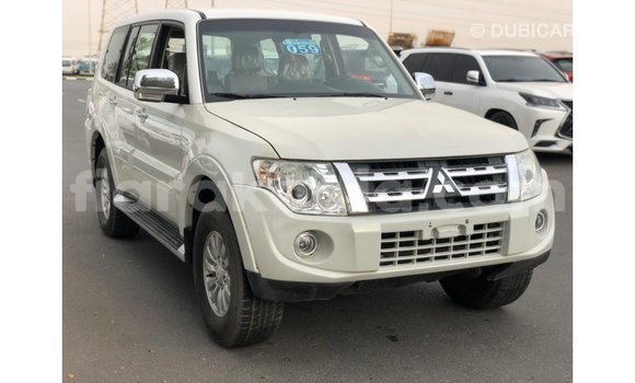 Acheter Import Voiture Mitsubishi Pajero Blanc à Import - Dubai, Diana Acheter Import Voiture Mitsubishi Pajero Blanc à Import - Dubai, Diana