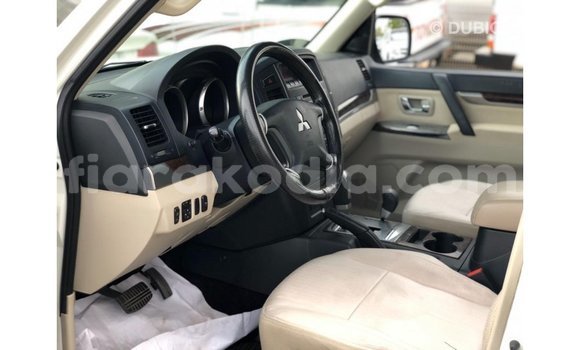 Acheter Import Voiture Mitsubishi Pajero Blanc à Import - Dubai, Diana Acheter Import Voiture Mitsubishi Pajero Blanc à Import - Dubai, Diana