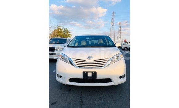Acheter Import Voiture Toyota Sienna Blanc à Import - Dubai, Diana Acheter Import Voiture Toyota Sienna Blanc à Import - Dubai, Diana