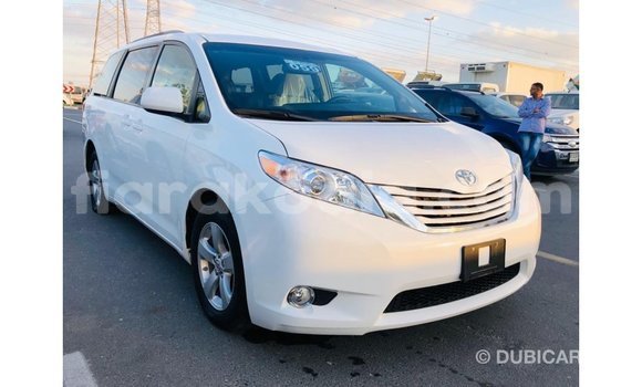 Acheter Import Voiture Toyota Sienna Blanc à Import - Dubai, Diana Acheter Import Voiture Toyota Sienna Blanc à Import - Dubai, Diana