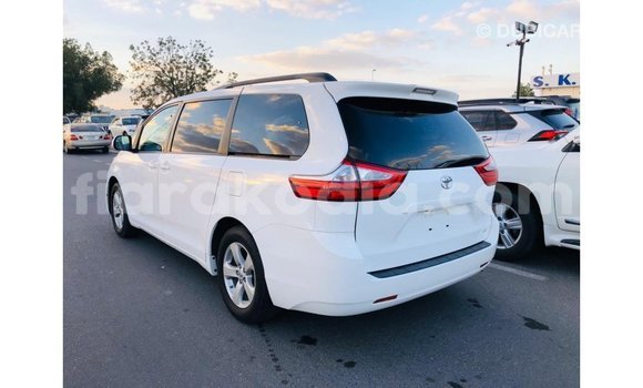 Acheter Import Voiture Toyota Sienna Blanc à Import - Dubai, Diana Acheter Import Voiture Toyota Sienna Blanc à Import - Dubai, Diana