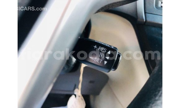 Acheter Import Voiture Toyota Sienna Blanc à Import - Dubai, Diana Acheter Import Voiture Toyota Sienna Blanc à Import - Dubai, Diana