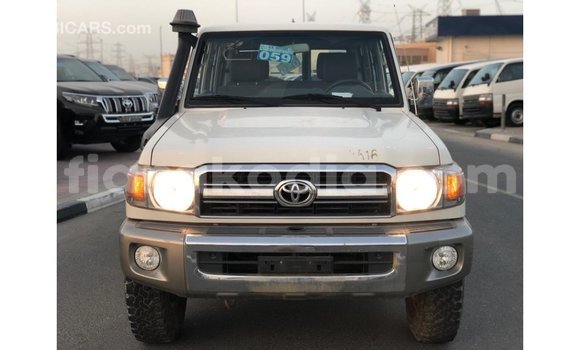 Acheter Import Voiture Toyota Land Cruiser Blanc à Import - Dubai, Diana Acheter Import Voiture Toyota Land Cruiser Blanc à Import - Dubai, Diana