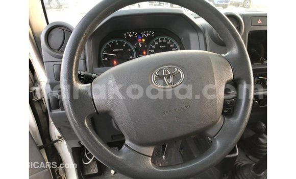 Acheter Import Voiture Toyota Land Cruiser Blanc à Import - Dubai, Diana Acheter Import Voiture Toyota Land Cruiser Blanc à Import - Dubai, Diana