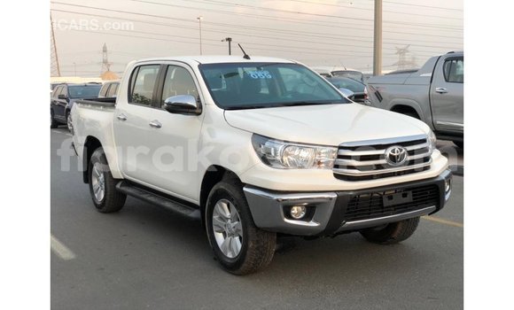 Hividy Toyota Hilux fotsy Car in Import - Dubai in Diana Hividy Toyota Hilux fotsy Car in Import - Dubai in Diana