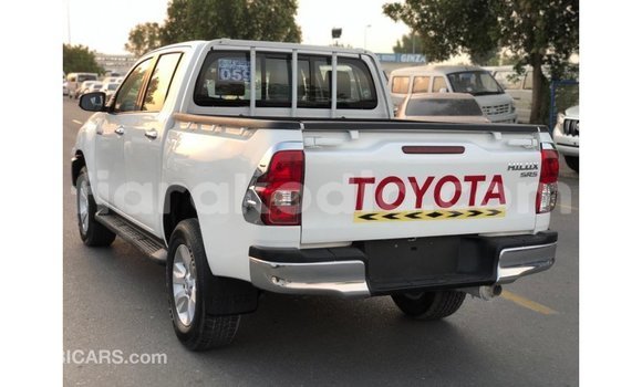 Hividy Toyota Hilux fotsy Car in Import - Dubai in Diana Hividy Toyota Hilux fotsy Car in Import - Dubai in Diana