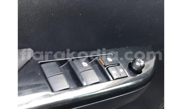 Hividy Toyota Hilux fotsy Car in Import - Dubai in Diana Hividy Toyota Hilux fotsy Car in Import - Dubai in Diana