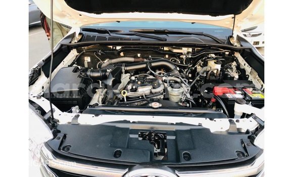 Hividy Toyota Hilux fotsy Car in Import - Dubai in Diana Hividy Toyota Hilux fotsy Car in Import - Dubai in Diana