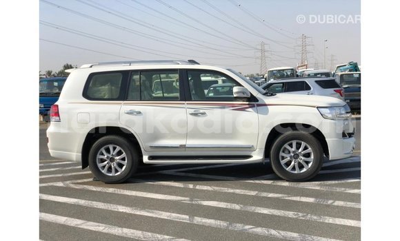Acheter Import Voiture Toyota Land Cruiser Blanc à Import - Dubai, Diana Acheter Import Voiture Toyota Land Cruiser Blanc à Import - Dubai, Diana