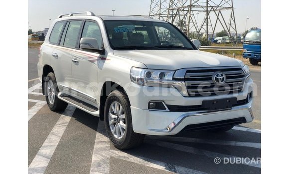 Acheter Import Voiture Toyota Land Cruiser Blanc à Import - Dubai, Diana Acheter Import Voiture Toyota Land Cruiser Blanc à Import - Dubai, Diana