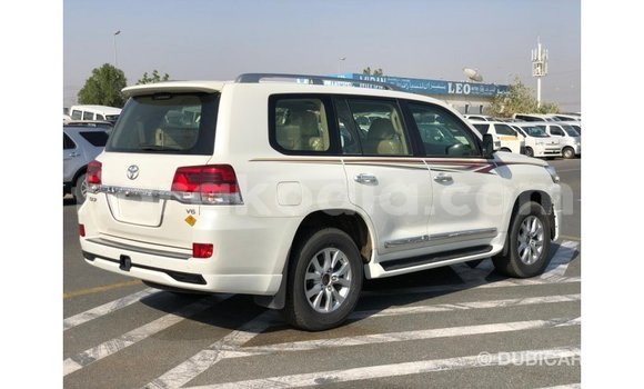 Acheter Import Voiture Toyota Land Cruiser Blanc à Import - Dubai, Diana Acheter Import Voiture Toyota Land Cruiser Blanc à Import - Dubai, Diana