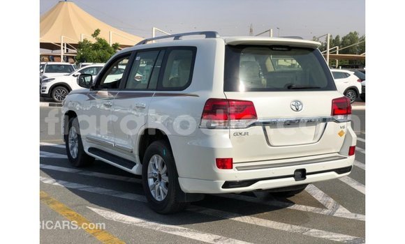 Acheter Import Voiture Toyota Land Cruiser Blanc à Import - Dubai, Diana Acheter Import Voiture Toyota Land Cruiser Blanc à Import - Dubai, Diana